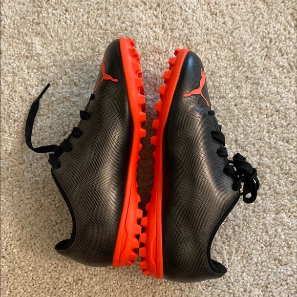 Puma indoor cleats size 13c - Picture 4 of 6